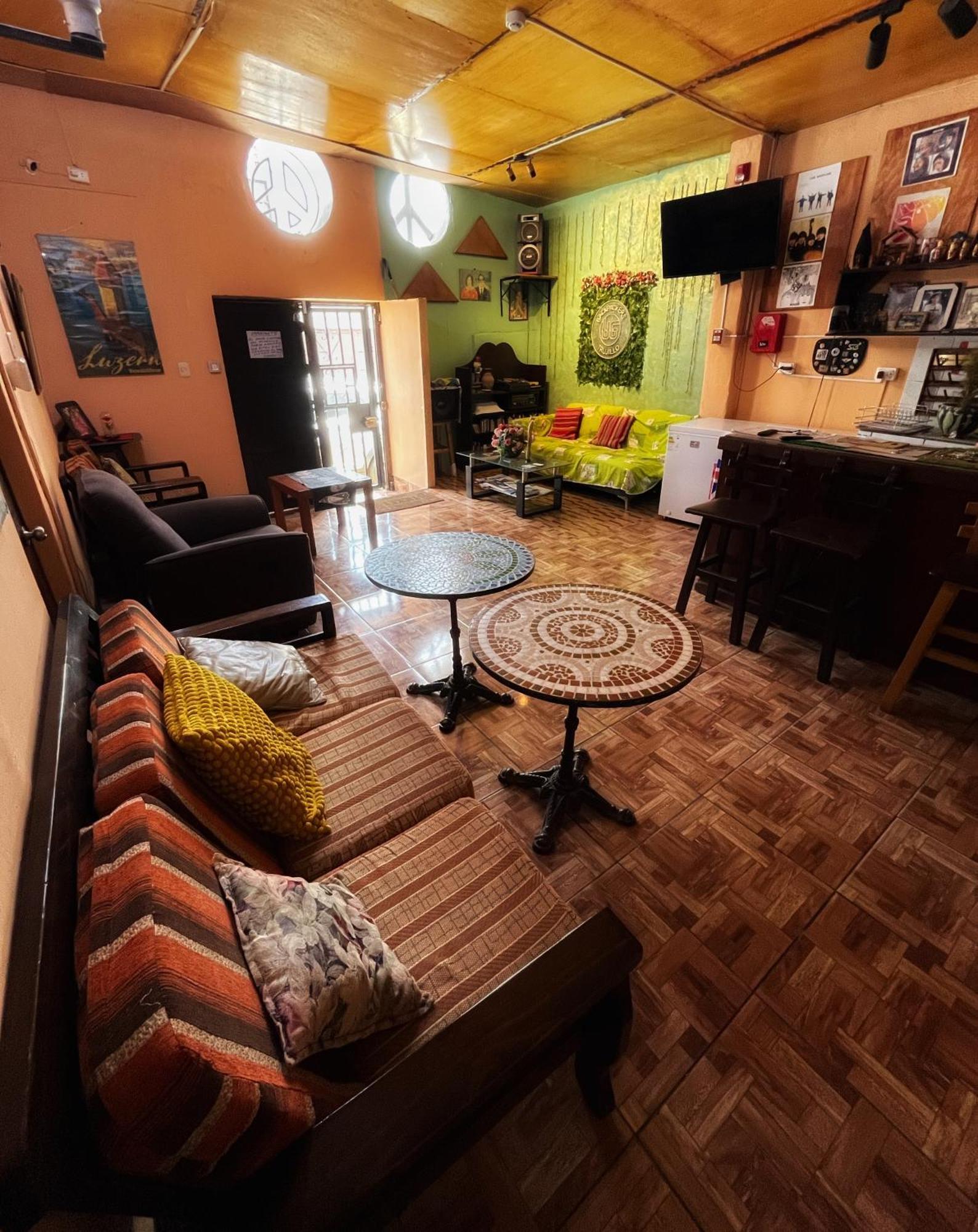 Bed and Breakfast Ugarte Street Trujillo Zewnętrze zdjęcie